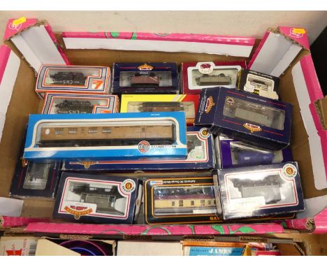 A tray of 00 gauge boxed rolling stock and coaches by Bachmann, Lima, Airfix etc 