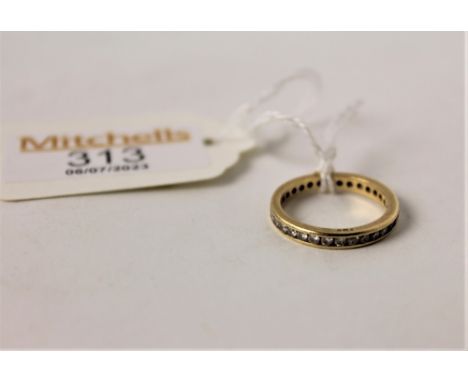 18 ct gold ring set with white stones, Size M, 2.9 grams