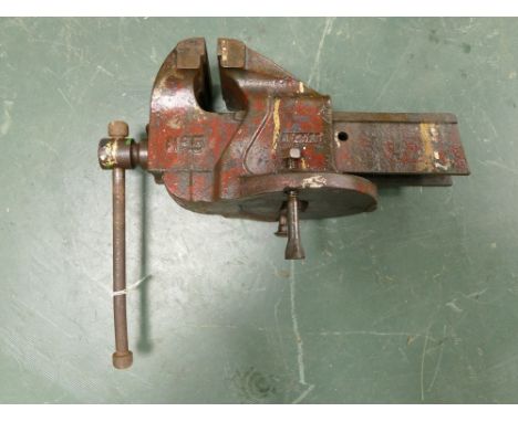 Large record No 5 bench vice 