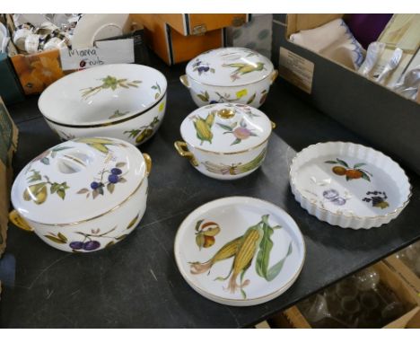 Royal Worcester Evesham tureens, large dish, flan dishes etc