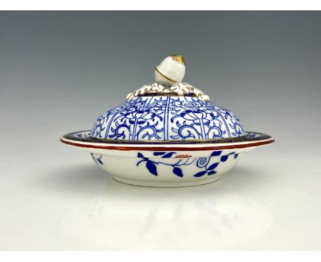 A 19th century Worcester muffin dish and cover, circa 1840, painted in the Royal Lily pattern, acorn knop finial, 23cm diamet