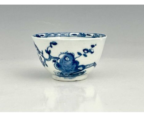 An early Worcester blue and white tea bowl, workmans mark, circa 1755, finely potted and painted in the Warbler pattern (BFS 