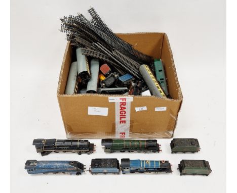 Collection of loose 00 gauge model railway engines, rolling stock and track including Wrenn 4082 Windsor Castle locomotive wi