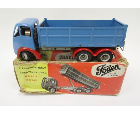 Boxed Shackleton Model scale model diecast clockwork Foden F.G.6. tipper, blue cab with red wheel arches, with accessories an