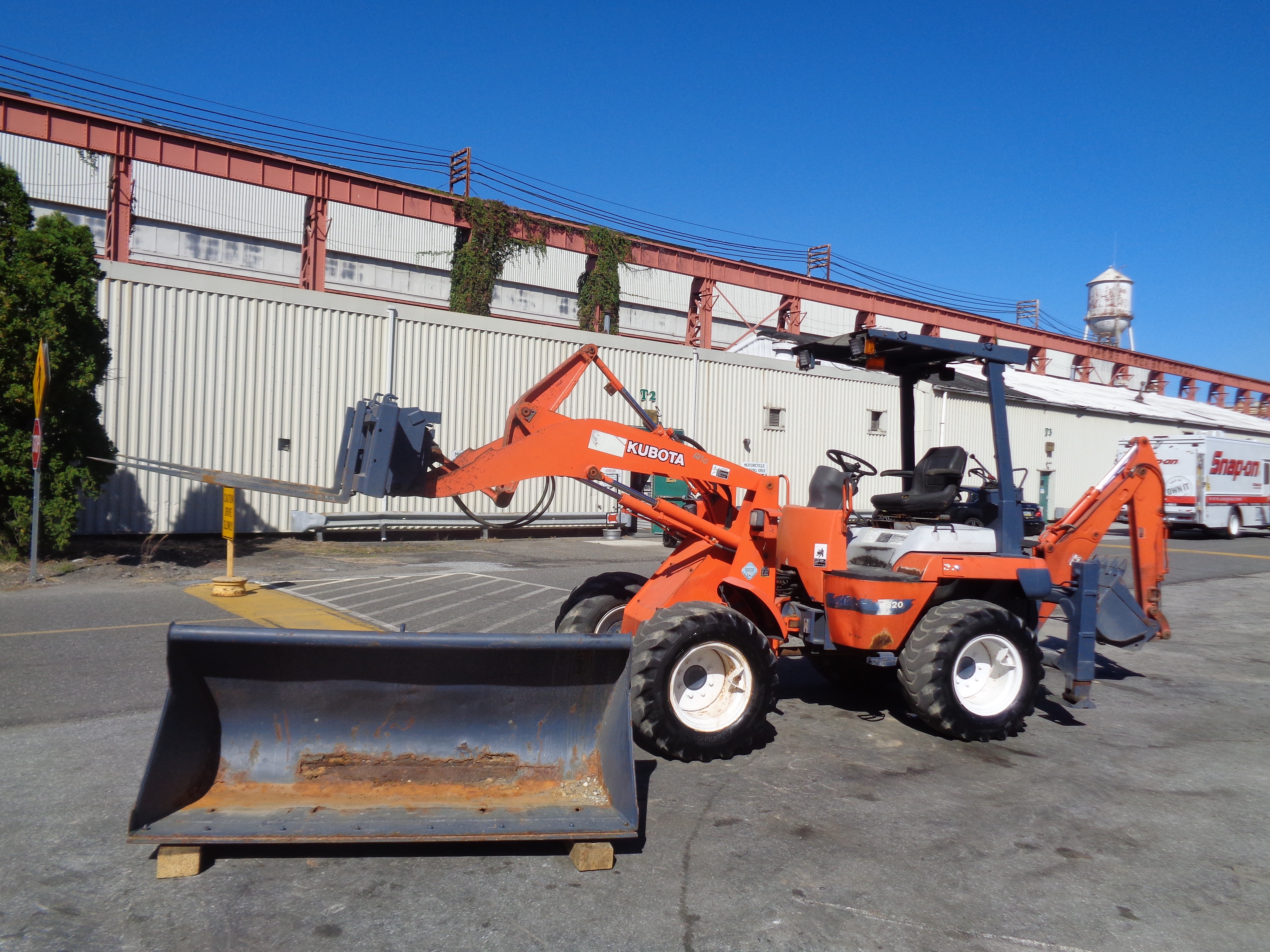 Make Kubota Model R520 Diesel Auxiliary Hydraulics Quick Coupler