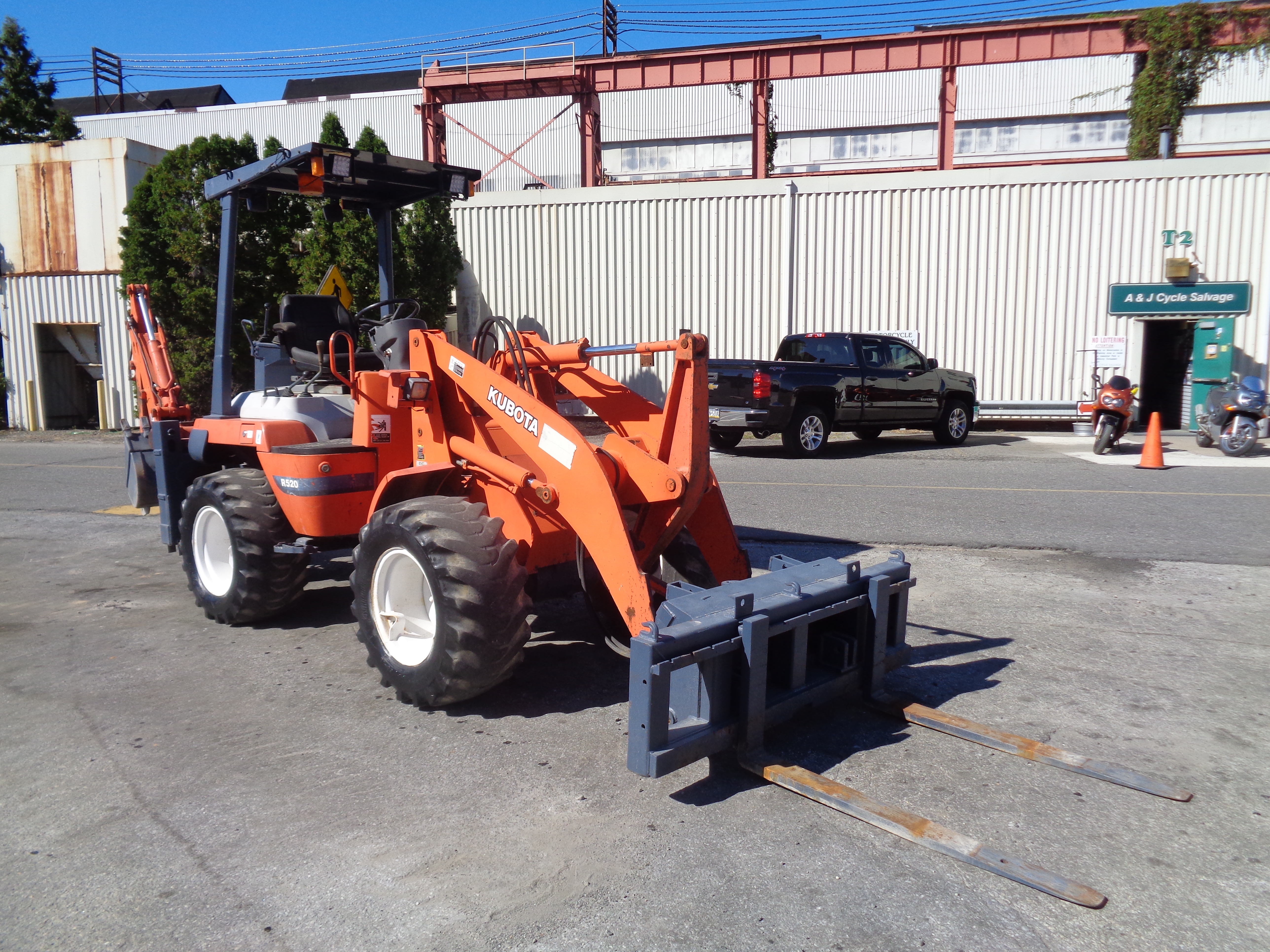 Make Kubota Model R520 Diesel Auxiliary Hydraulics Quick Coupler