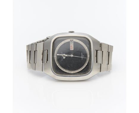 Seiko 7009-5220 day date automatic watch. Reference number 7009-5220. Stainless steel with black square dial and inner bezel 