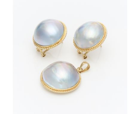 14k yellow gold Mabe pearl pendant and earrings. The 14k yellow gold pendant set with an approximately 19 mm Mabe pear in a t