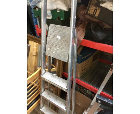 ALUMINIUM STEP LADDERS