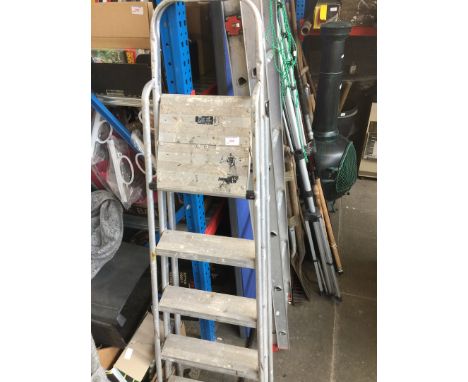 ALUMINIUM STEP LADDERS