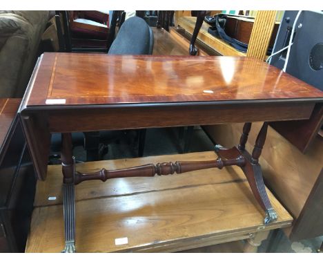 A REPRODUCTION MAHOGANY SOFA TABLE