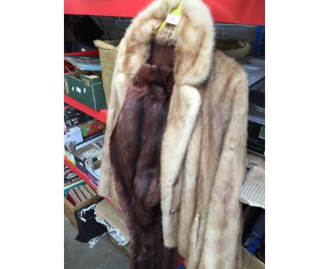 A FUR COAT AND STOLECONDITION: STOLE CONDITION OK. SOME DAMAGE TO LINING, SIGNS OF MOLD, DAMAGE TO UNDERARM AND WEAR TO INSID