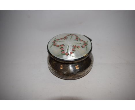 An Edwardian silver powder jar and hinged cover, the enamel cover decorated roses, Birmingham 1911, approx. 13.9 ozt (all in)