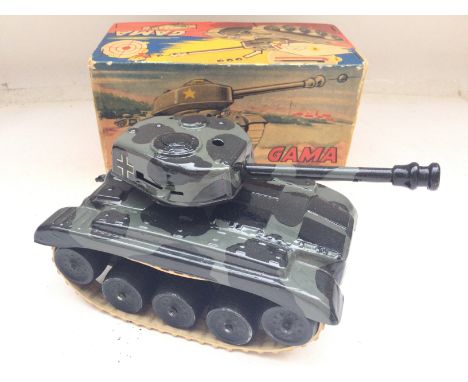 A Boxed German Gama Tinplate Clockwork Tank #98. No Key. NO RESERVE