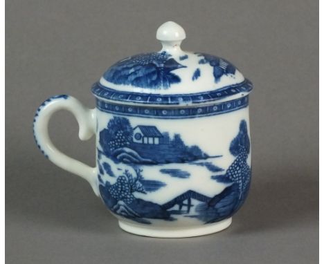 A Caughley custard cup and cover transfer-printed with the Cottage pattern, circa 1780-85, S mark, 8cm high