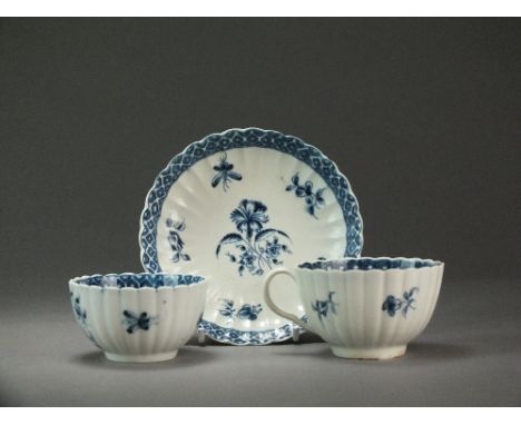 A Caughley tea bowl and saucer painted with the Gillyflower I pattern, circa 1778-82, C mark, 7.5cm diameter, together with a