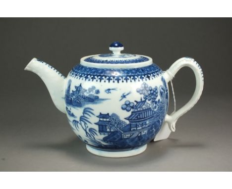 A Caughley teapot and cover transfer-printed in the Willow pattern, circa 1780-85, Sx mark, 14.5cm highWright Collection no.9