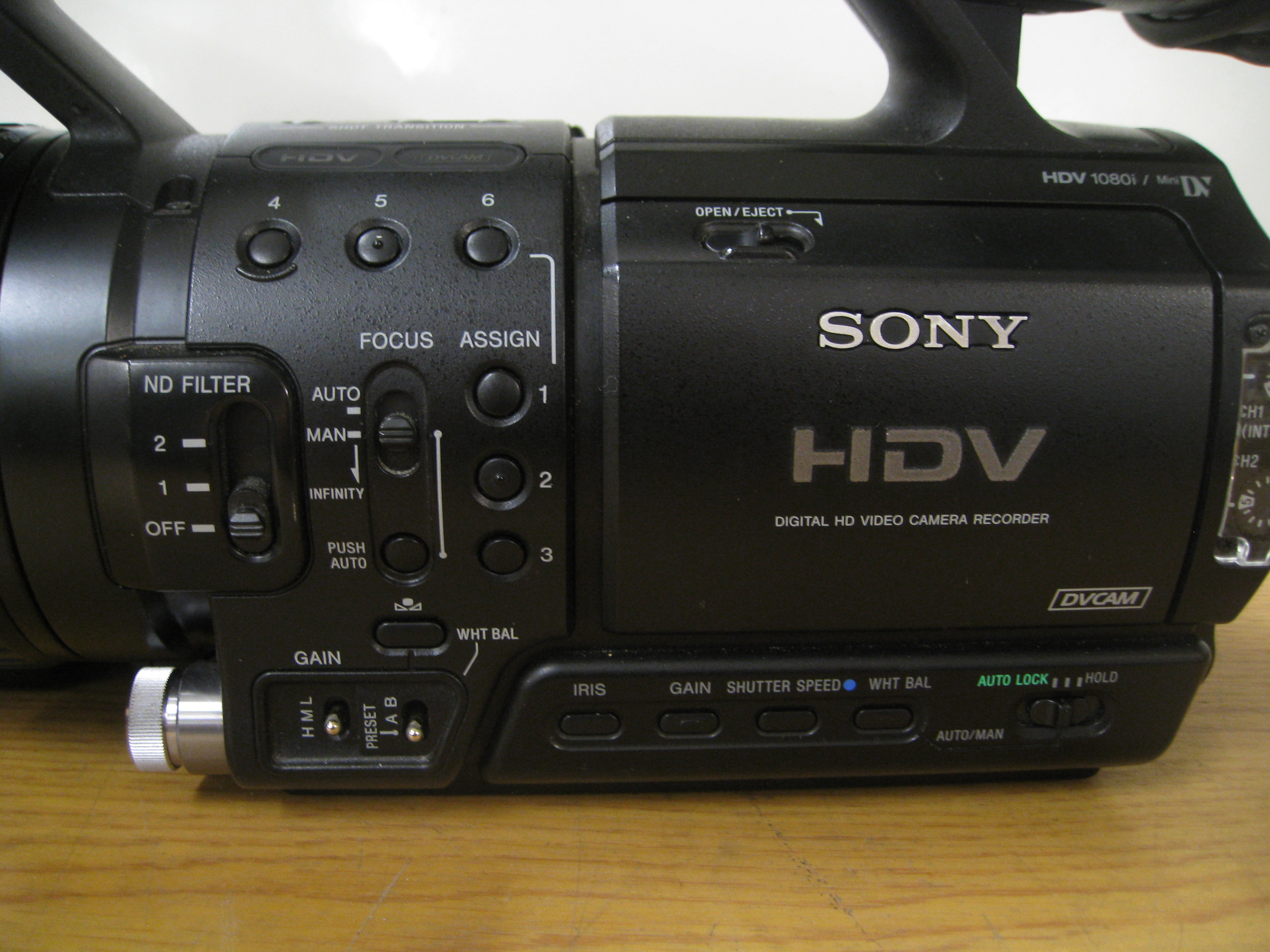 Sony Hdv I Minidv Digital Hd Video Camera Recorder With Carl Zeiss Ccd Vario Sonnar Lens Plu