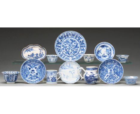 A Chinese blue and white tea bowl and pair of saucers, Kangxi period, saucers 12.7cm diam, conch shell in concentric circles 