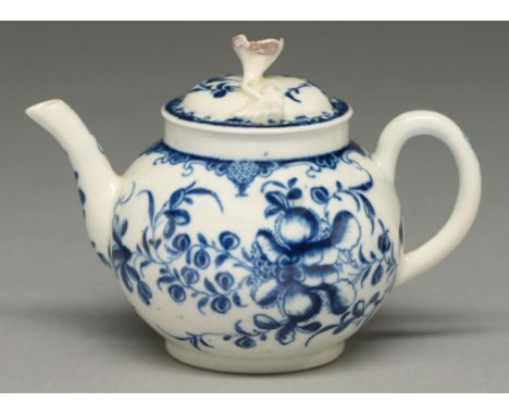 A Worcester blue and white teapot and a cover, c1760, painted with the Mansfield pattern, 10cm h, crescent in underglaze blue