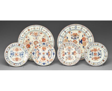 Two Chinese Imari and three plates, similar to the three preceding lots, 18th c, largest dish 36cm diam and a contemporary Ch