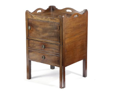 A LATE GEORGE III MAHOGANY TRAY-TOP BEDSIDE COMMODE LATE 18TH / EARLY 19TH CENTURY the shaped gallery pierced with three hand