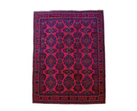 A TURKISH STYLE CARPET POSSIBLY DONEGAL, EARLY 20TH CENTURY 452 x 394cm
