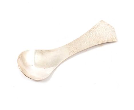 Modernist silver caddy spoon, Graham Watling, London, 1984, part textured handle, lightly hammered bowl, 12.5cm long, 1.3toz.