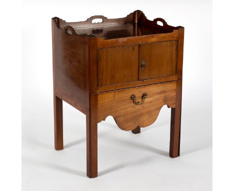 A George III mahogany commode with tray top, 51cm wide/Provenance: The Estate of the late Sir John and Lady Smith