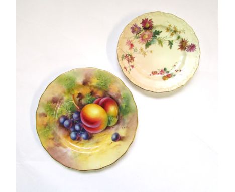 A Royal Worcester fruit painted side plate, 1930, signed H Ayrton, with peaches and grapes, puce factory mark, 16cm CONDITION