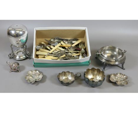 A quantity of plated ware to include clover leaf trinket dishes, commemorative etc.