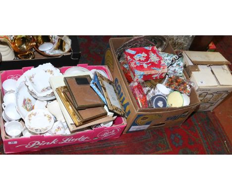 Three boxes of miscellaneous ceramics to include Wedgwood, Midwinter costume jewellery, commemorative wares, boxed glasses, p