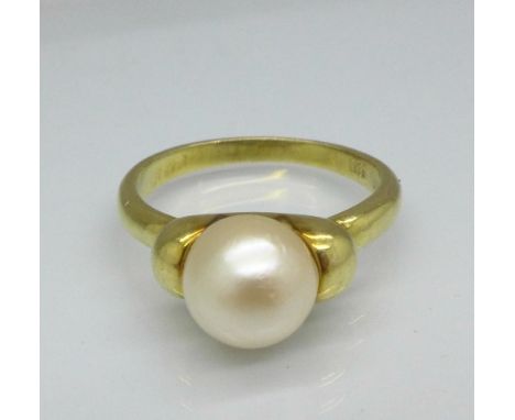 A 14ct gold and pearl ring, 4.5g, O