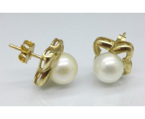 A pair of 9ct gold and pearl earrings, 2.7g