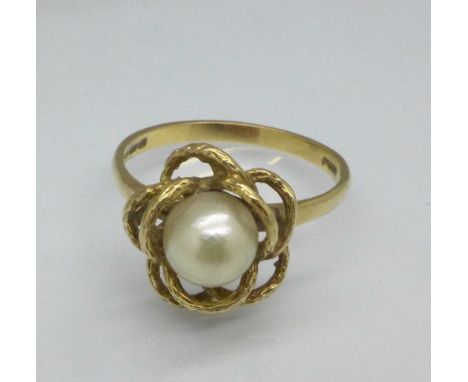 A 9ct gold and pearl ring, 2.7g, P