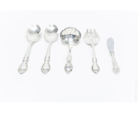 Group of (4) Lunt sterling silver flatware serving pieces, Malvern Pattern. Comprising 2 serving spoons; a slotted meat fork;