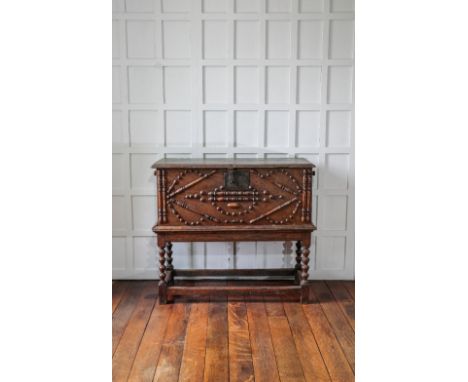 A WILLIAM AND MARY STYLE OAK AND FRUITWOOD BOX of unusual form, the front applied with bosses and split baluster mouldings, o