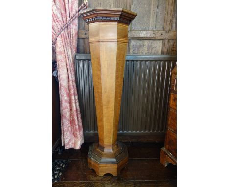 A GEORGE III STYLE MAHOGANY PEDESTAL of octagonal form inlaid throughout with satinwood banding, with a tapering shaft and an
