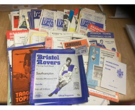 Football : Small crate of mixed club programmes - nearly all 1960s (78) - few non league