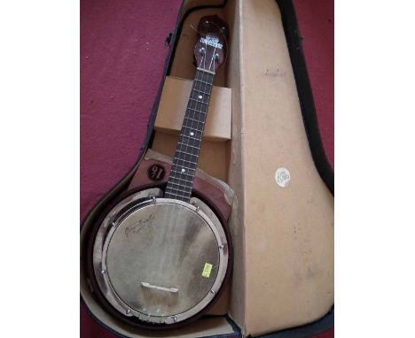 Dallas Model B. George Formby Banjolele or Banjo - ukulele with case. Condition report: see terms and conditions.