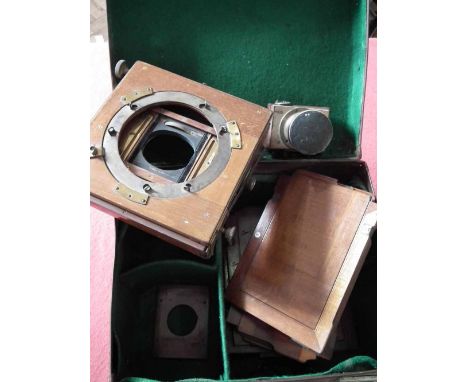 Thornton Pickard mahogany plate camera, with accessories. Condition report: see terms and conditions.