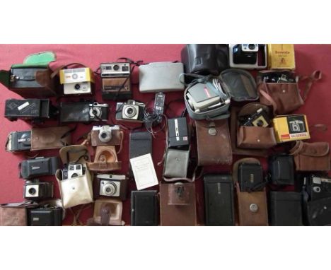 Two boxes containing 25 vintage cameras including Zeiss Ikon Tessco, Kodak brownies, etc Condition report: see terms and cond