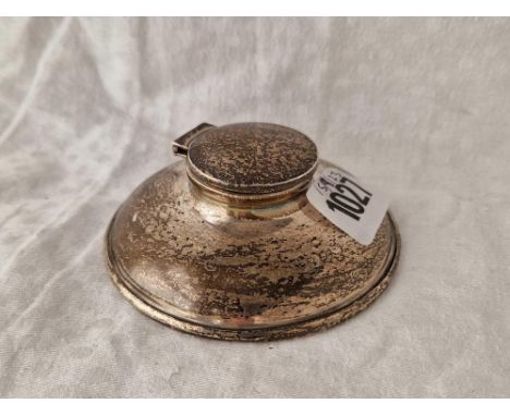A circular inkwell with hinged cover, 3.5" wide, London 1903