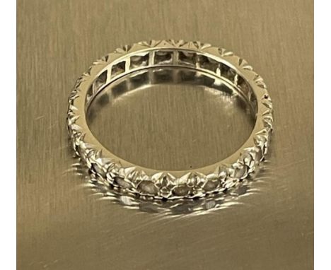 9ct gold eternity ring , 2g 