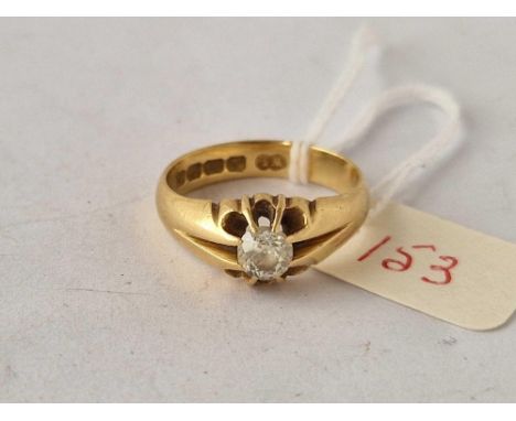 A SINGLE STONE DIAMOND RING 18CT GOLD SIZE R 6.3 GMS