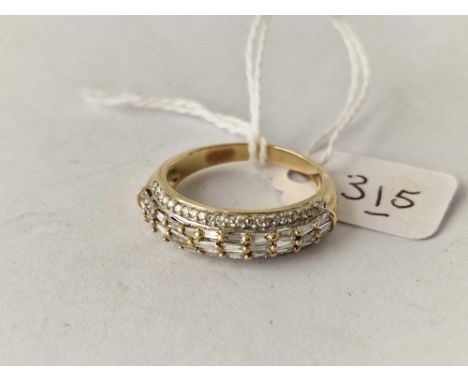 Baguette diamond 9ct ring 70pts diamonds size R 4.3g inc