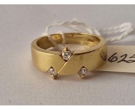 A MODERNISTIC BAND RING WITH THREE DIAMONDS 18CT GOLD SIZE O 5.9 GMS