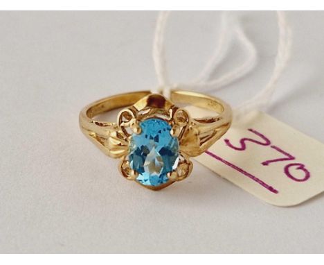 A attractive solitaire topaz ring approx 1 carat 9ct size N 2.2 gms