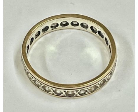 9ct gold eternity ring , 2.3g