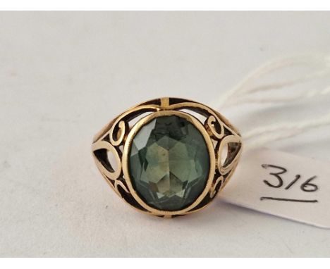 A green single stone spinel set ring in 9ct size M 4.7g